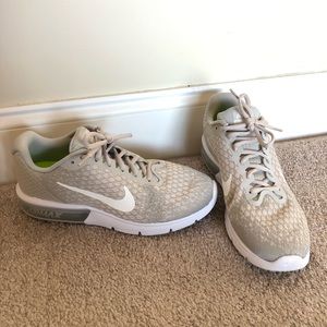 Nike Air Max Sequent 2